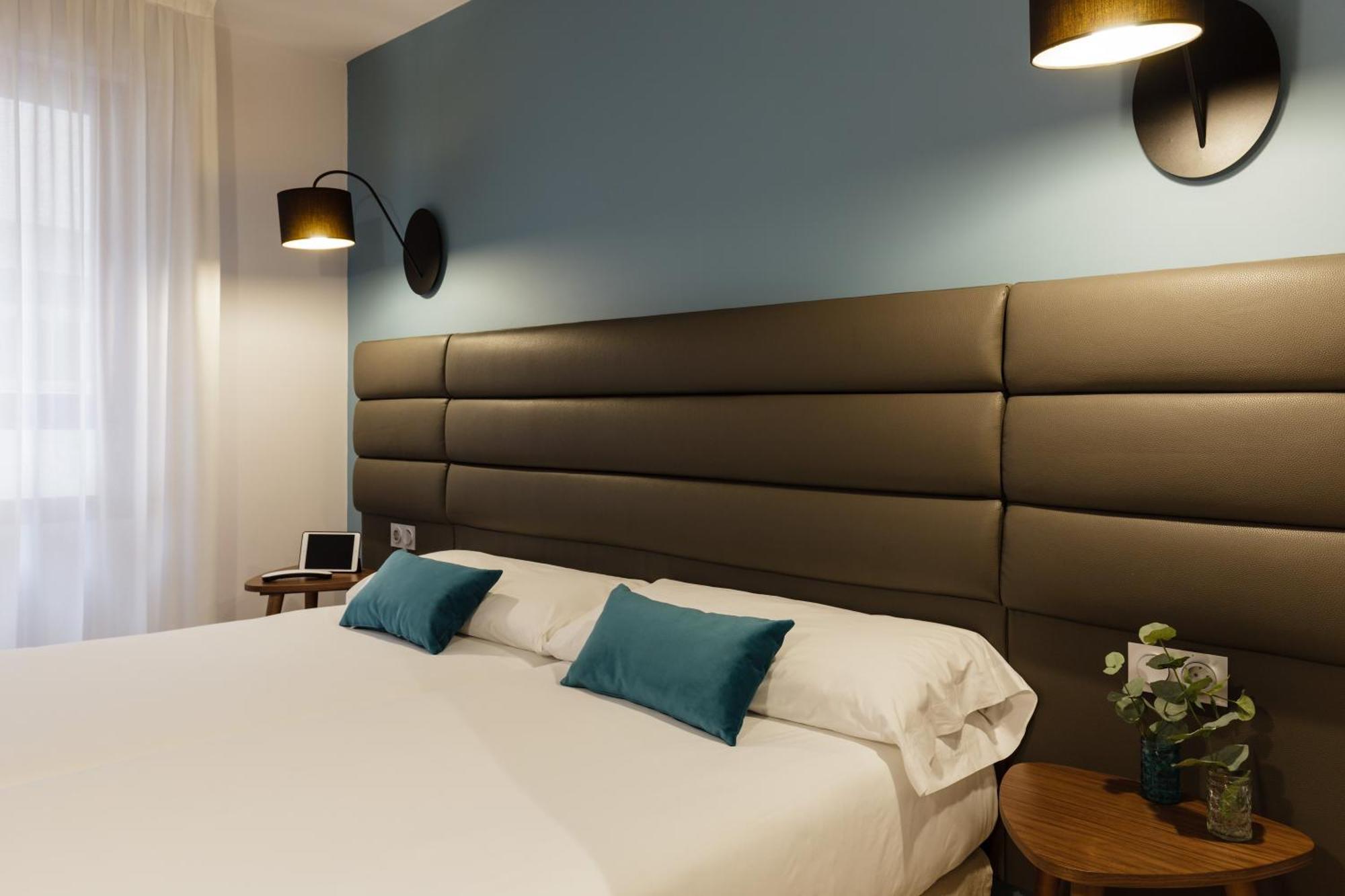 Suites Pamplona Plaza Exterior photo