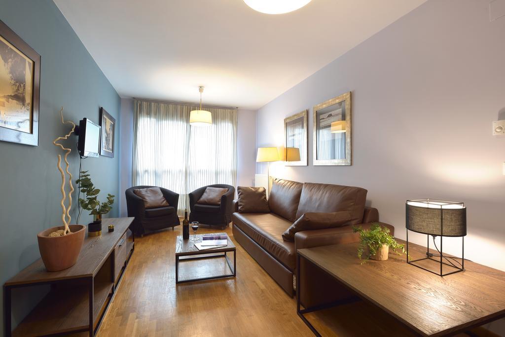 Suites Pamplona Plaza Exterior photo